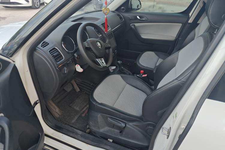 Used Skoda Yeti 2016 1.4TSI DSG Advanced Edition Interior 2