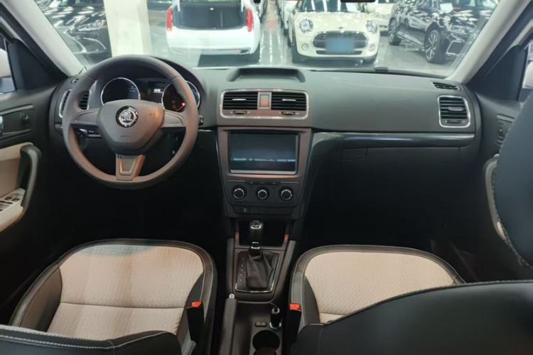 Used Skoda Yeti 2016 1.4TSI DSG Advanced Edition Interior 3