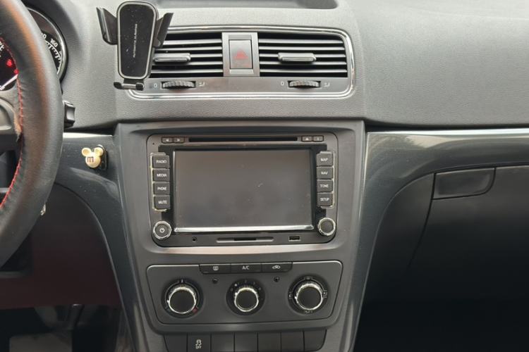 Used Skoda Yeti 2016 1.4TSI DSG Advanced Edition Interior 3