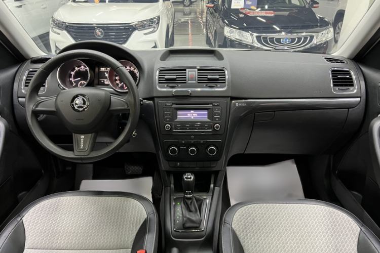 Used Skoda Yeti 2016 1.4TSI DSG Advanced Edition Interior 3