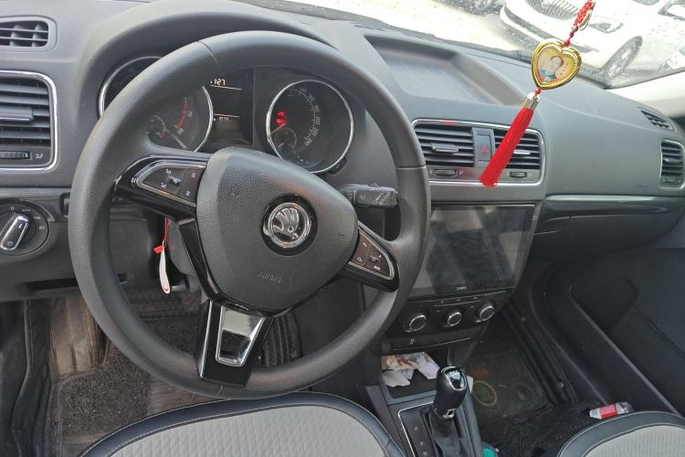 Used Skoda Yeti 2016 1.4TSI DSG Advanced Edition Interior 3