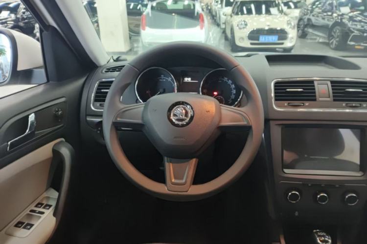 Used Skoda Yeti 2016 1.4TSI DSG Advanced Edition Interior 4