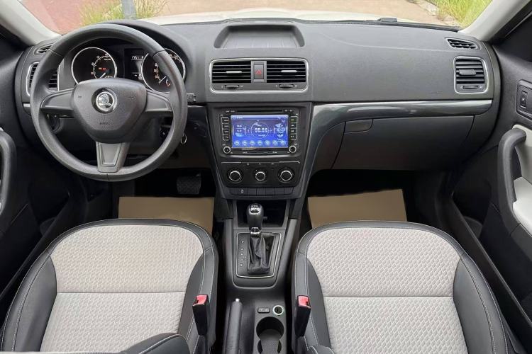 Used Skoda Yeti 2016 1.4TSI DSG Advanced Edition Interior 7