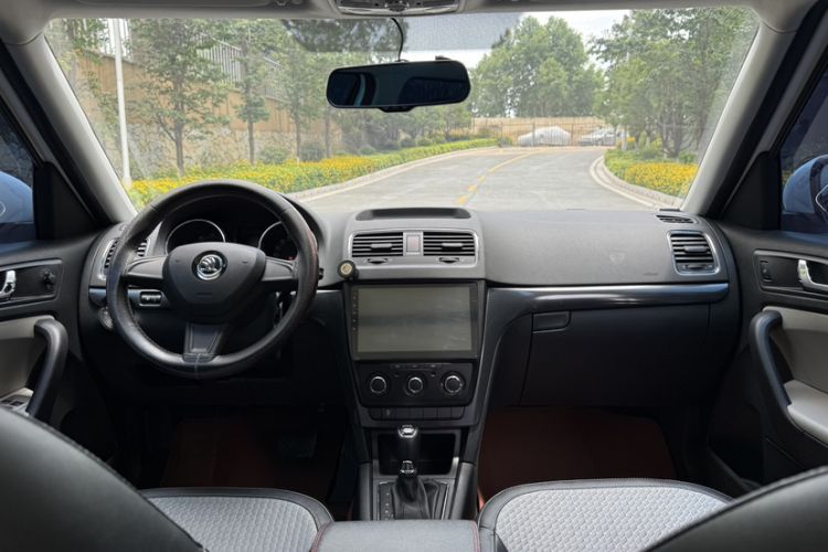 Used Skoda Yeti 2016 1.4TSI DSG Advanced Edition Interior 8