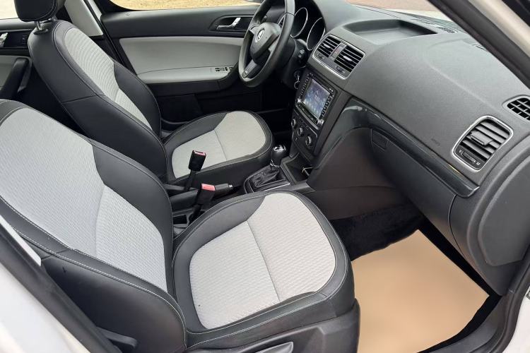 Used Skoda Yeti 2016 1.4TSI DSG Advanced Edition Interior 9