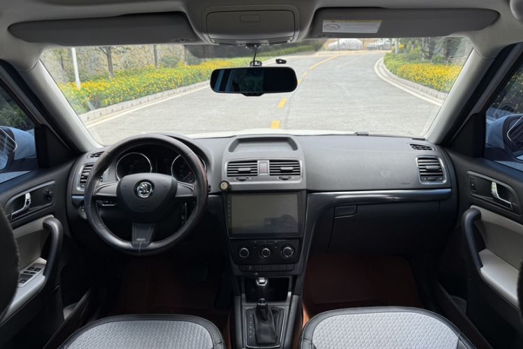 Used Skoda Yeti 2016 1.4TSI DSG Advanced Edition Interior 9