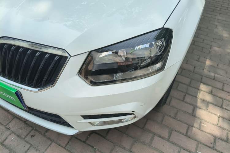 Used Skoda Yeti 2016 1.4TSI DSG Advanced Edition Left Front Headlight