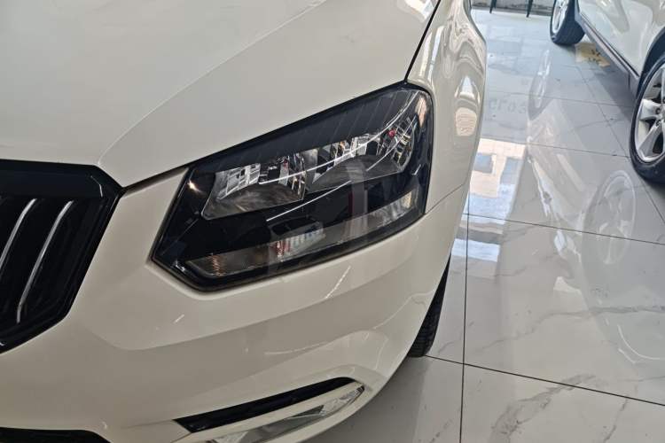 Used Skoda Yeti 2016 1.4TSI DSG Style Edition Left Front Headlight