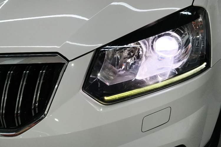 Used Skoda Yeti 2016 1.8TSI DSG Prestige Edition Left Front Headlight