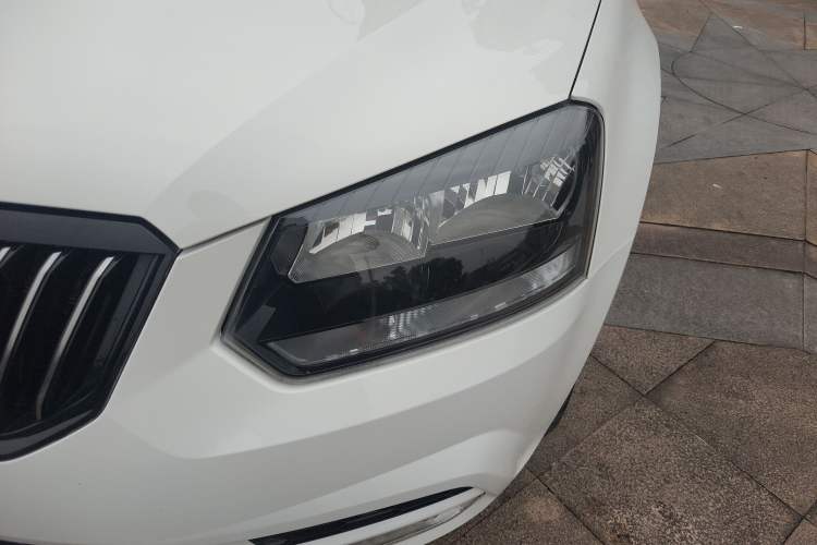 Used Skoda Yeti 2016 1.4TSI DSG Style Edition Left Front Headlight