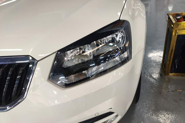 Used Skoda Yeti 2016 1.4TSI DSG Advanced Edition Left Front Headlight