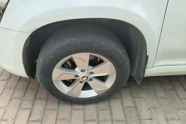Used Skoda Yeti 2016 1.4TSI DSG Advanced Edition Left Front Wheel Hub