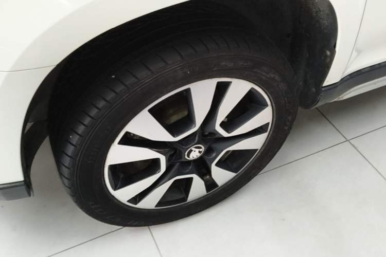 Used Skoda Yeti 2016 1.8TSI DSG Prestige Edition Left Front Wheel Hub