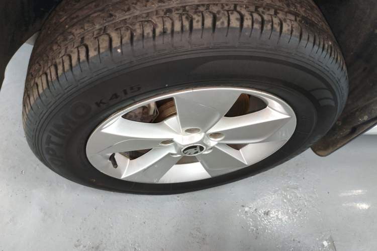 Used Skoda Yeti 2016 1.4TSI DSG Advanced Edition Left Front Wheel Hub