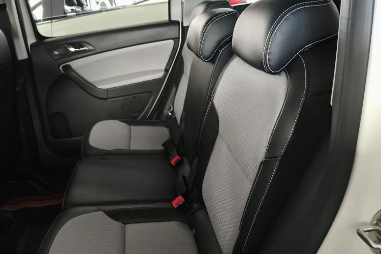 Used Skoda Yeti 2016 1.4TSI DSG Advanced Edition Left Rear Seat