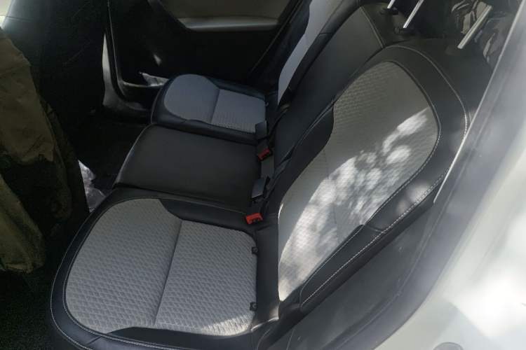 Used Skoda Yeti 2016 1.4TSI DSG Advanced Edition Left Rear Seat