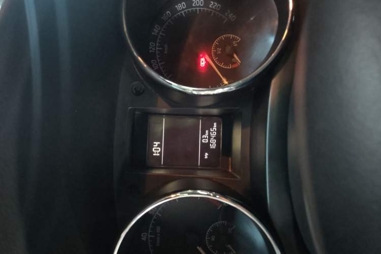 Used Skoda Yeti 2016 1.4TSI DSG Advanced Edition Odometer Close Up