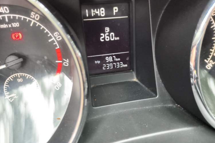 Used Skoda Yeti 2016 1.4TSI DSG Advanced Edition Odometer Close Up