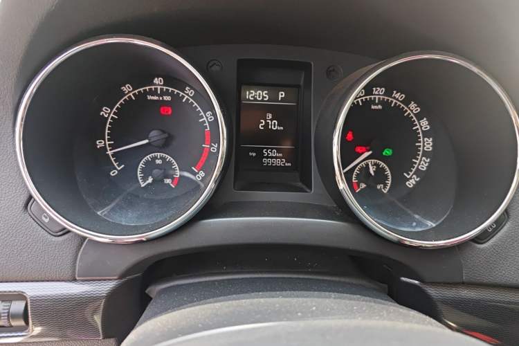 Used Skoda Yeti 2016 1.4TSI DSG Advanced Edition Odometer Close Up