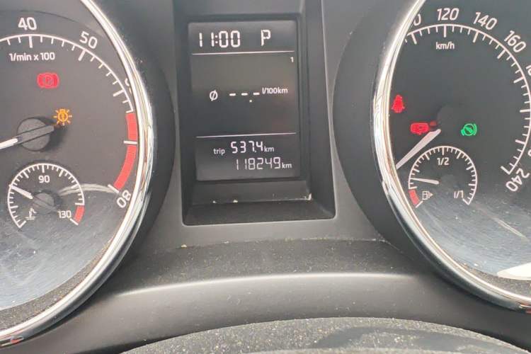 Used Skoda Yeti 2016 1.4TSI DSG Advanced Edition Odometer Close Up