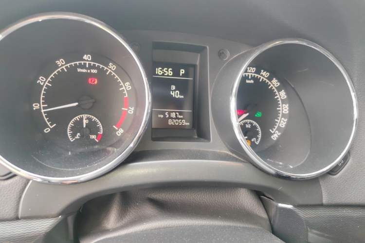 Used Skoda Yeti 2016 1.4TSI DSG Advanced Edition Odometer Close Up