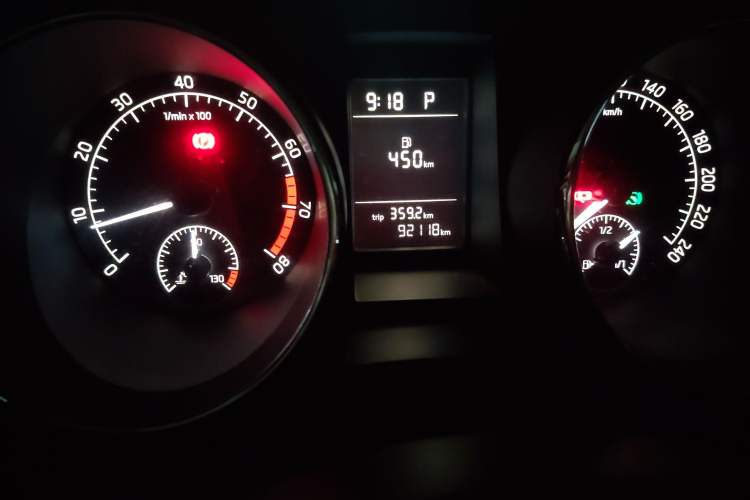 Used Skoda Yeti 2016 1.4TSI DSG Advanced Edition Odometer Close Up