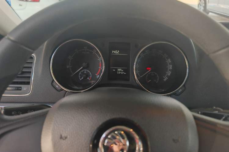 Used Skoda Yeti 2016 1.4TSI DSG Advanced Edition Odometer Close Up