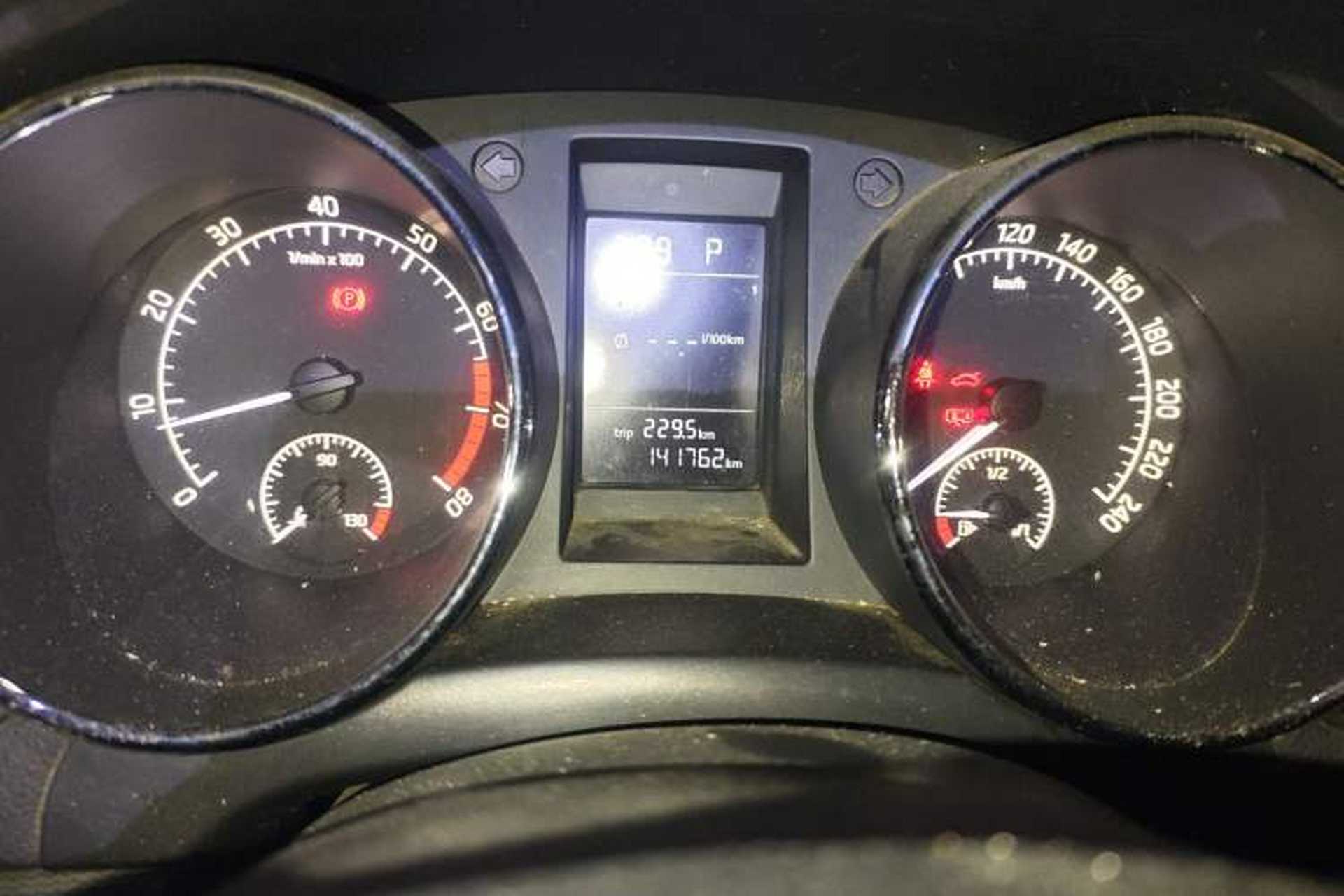 Used Skoda Yeti 2016 1.4TSI DSG Advanced Edition Odometer Close Up