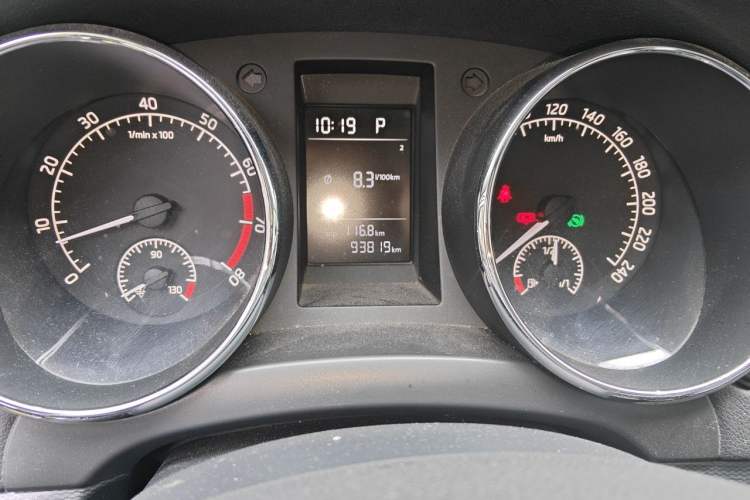 Used Skoda Yeti 2016 1.4TSI DSG Advanced Edition Odometer Close Up