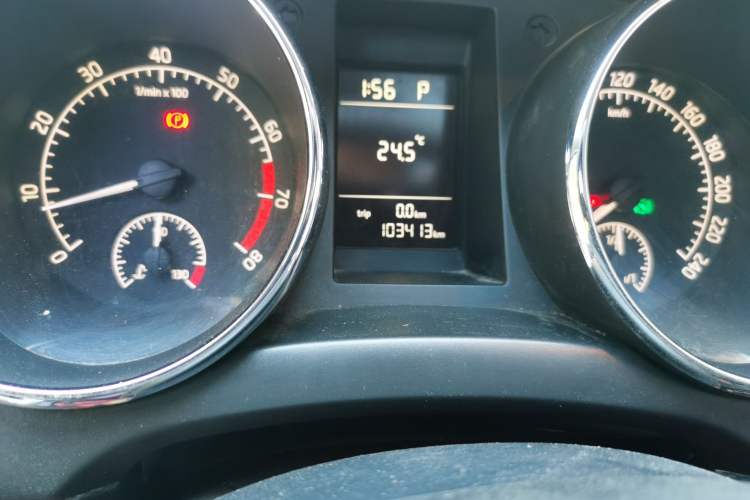 Used Skoda Yeti 2016 1.4TSI DSG Advanced Edition Odometer Close Up
