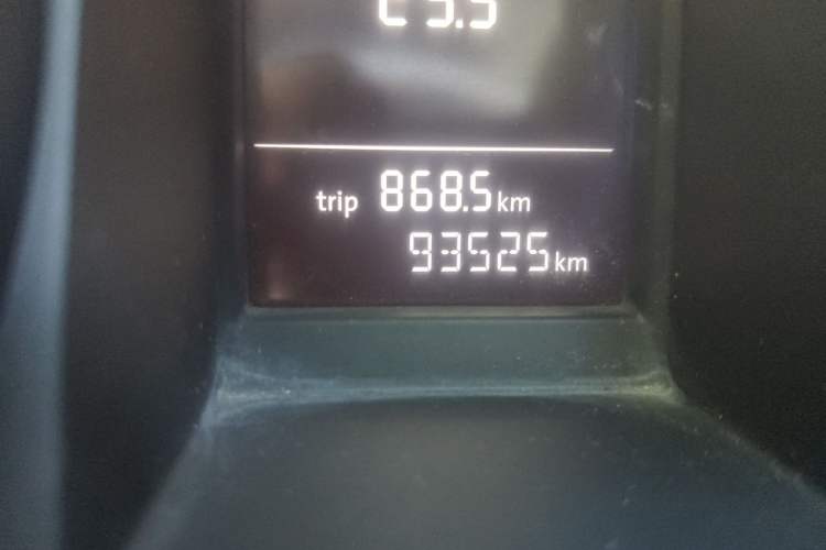 Used Skoda Yeti 2016 1.4TSI DSG Advanced Edition Odometer Close Up