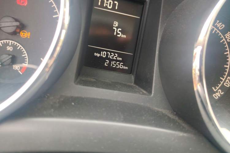 Used Skoda Yeti 2016 1.6L Manual Front-Wheel-Drive Version Odometer Close Up