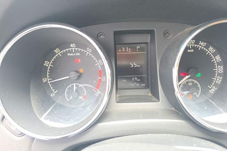 Used Skoda Yeti 2016 1.4TSI DSG Advanced Edition Odometer Close Up