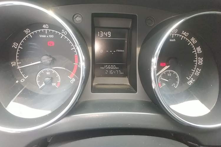 Used Skoda Yeti 2016 1.4TSI Manual Entry-Level Model Odometer Close Up