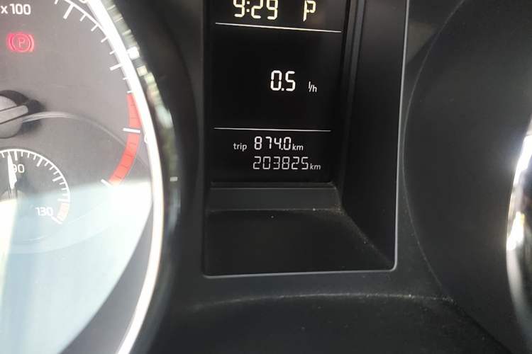 Used Skoda Yeti 2016 1.4TSI DSG Advanced Edition Odometer Close Up