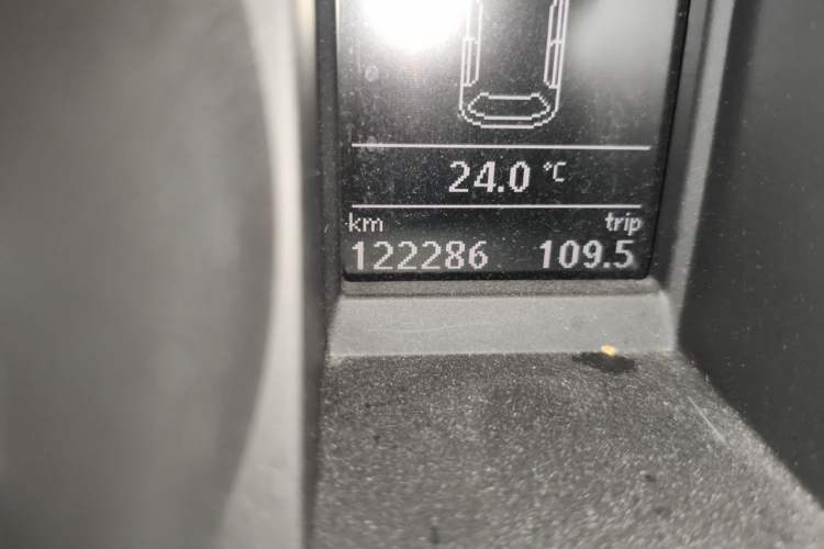 Used Skoda Yeti 2016 1.8TSI DSG Prestige Edition Odometer Close Up