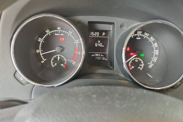 Used Skoda Yeti 2016 1.4TSI DSG Advanced Edition Odometer Close Up