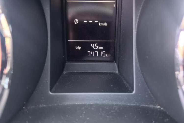 Used Skoda Yeti 2016 1.4TSI DSG Advanced Edition Odometer Close Up