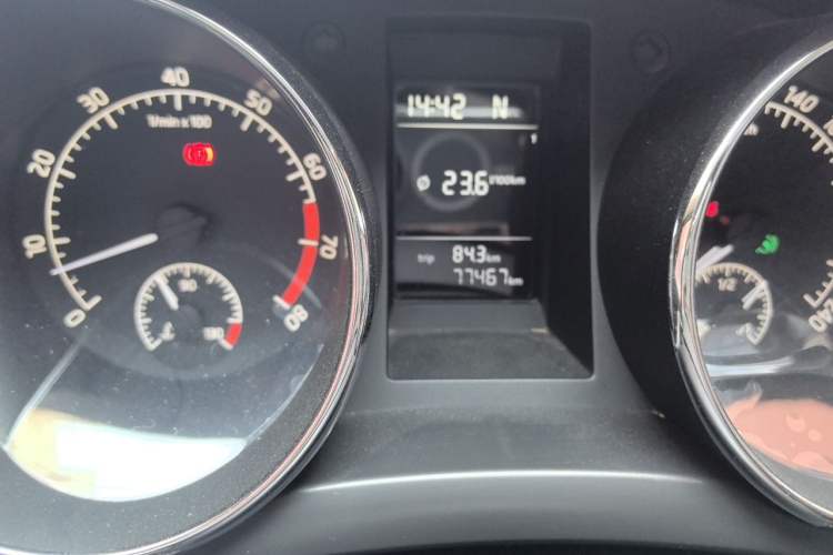 Used Skoda Yeti 2016 1.4TSI DSG Advanced Edition Odometer Close Up