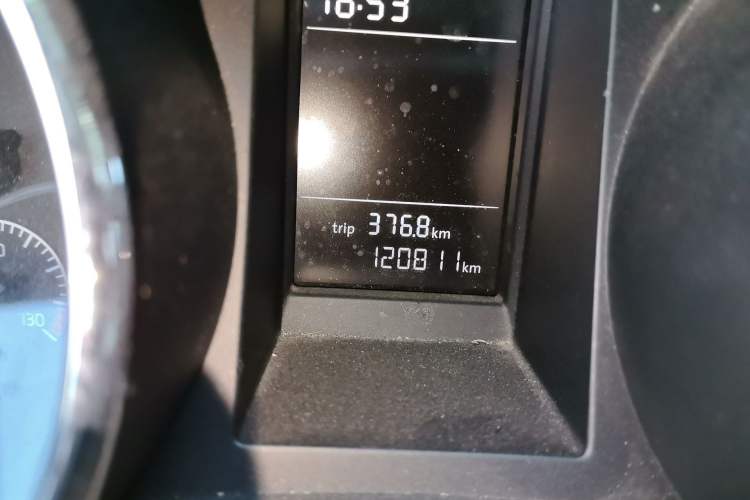 Used Skoda Yeti 2016 1.4TSI DSG Advanced Edition Odometer Close Up