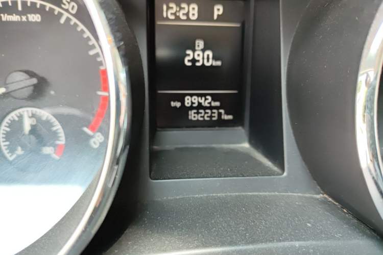 Used Skoda Yeti 2016 1.4TSI DSG Advanced Edition Odometer Close Up