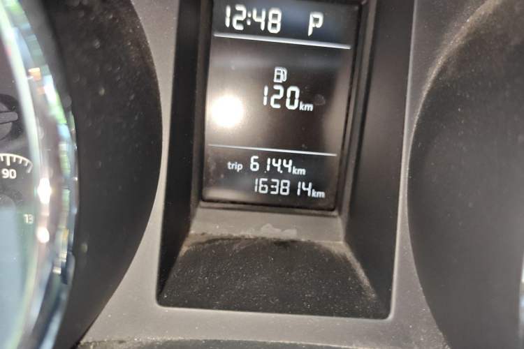 Used Skoda Yeti 2016 1.4TSI DSG Advanced Edition Odometer Close Up
