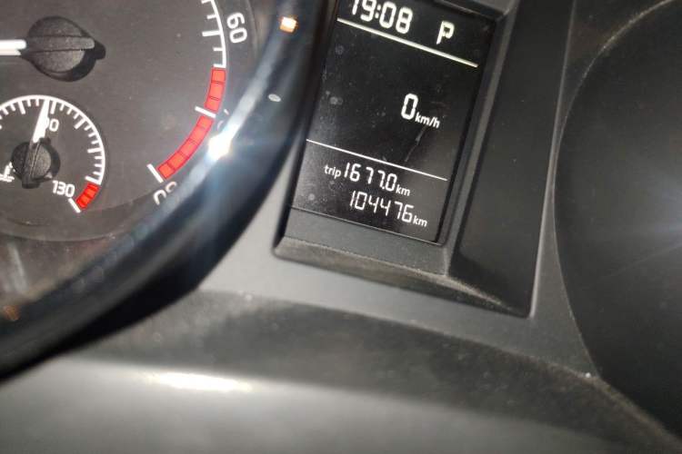 Used Skoda Yeti 2016 1.4TSI DSG Advanced Edition Odometer Close Up