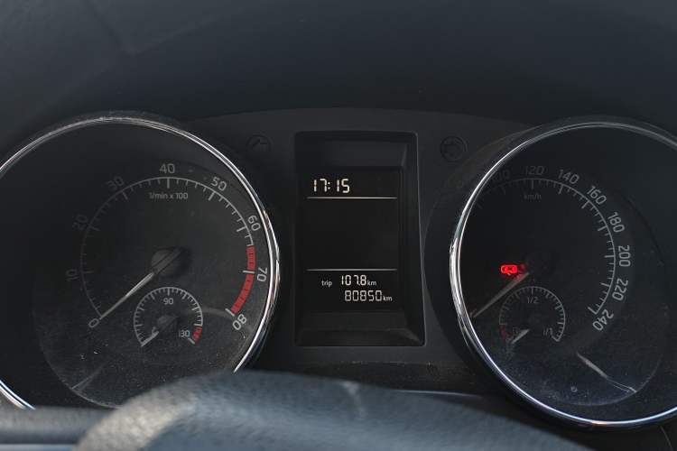 Used Skoda Yeti 2016 1.4TSI DSG Advanced Edition Odometer Close Up