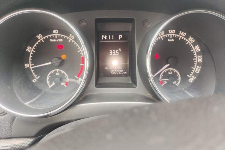 Used Skoda Yeti 2016 1.4TSI DSG Advanced Edition Odometer Close Up