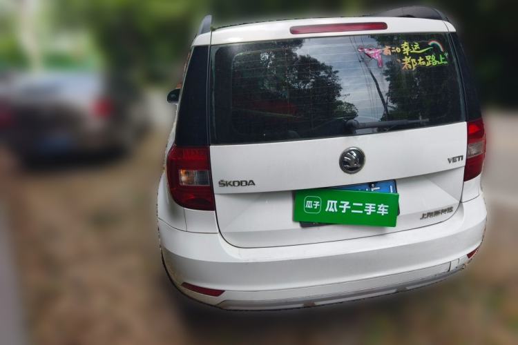 Used Skoda Yeti 2016 1.6L Manual Front-Wheel-Drive Version Rear Left 45 Deg