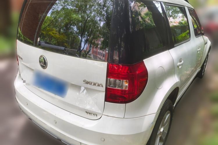 Used Skoda Yeti 2016 1.4TSI DSG Advanced Edition Rear Right 45 Deg