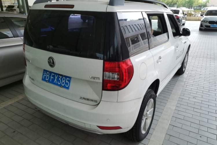 Used Skoda Yeti 2016 1.4TSI DSG Advanced Edition Rear Right 45 Deg