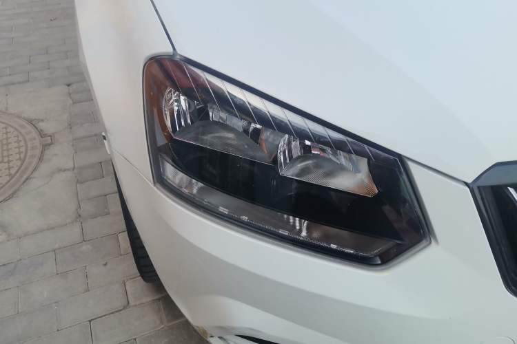 Used Skoda Yeti 2016 1.4TSI DSG Style Edition Right Front Headlight