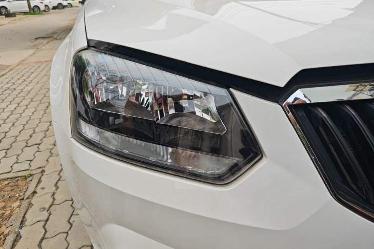 Used Skoda Yeti 2016 1.4TSI DSG Advanced Edition Right Front Headlight